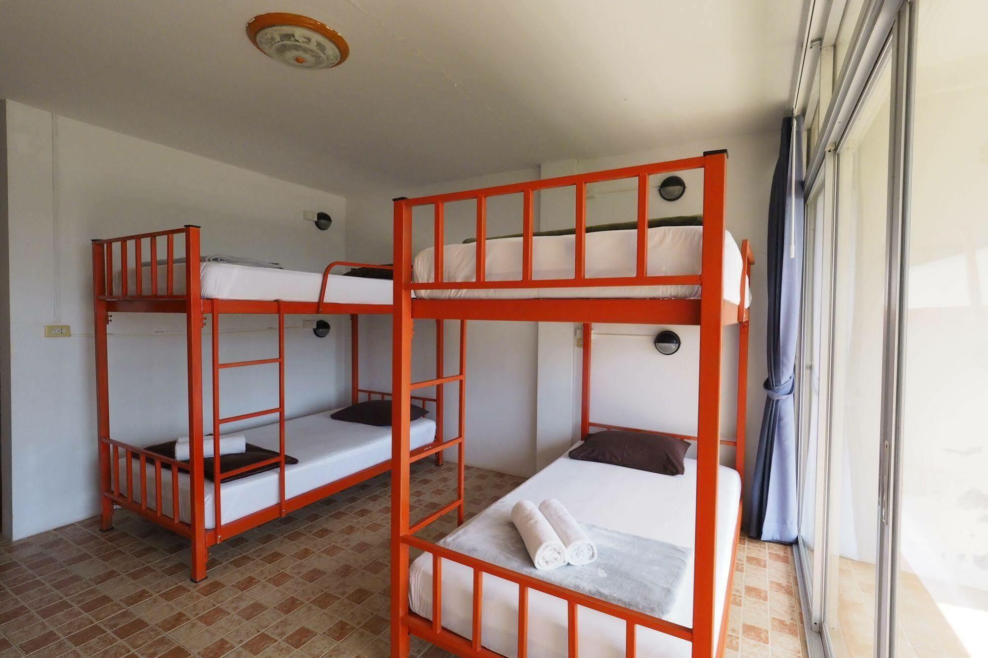 Fan Dee Hostel Koh Lanta Exterior photo
